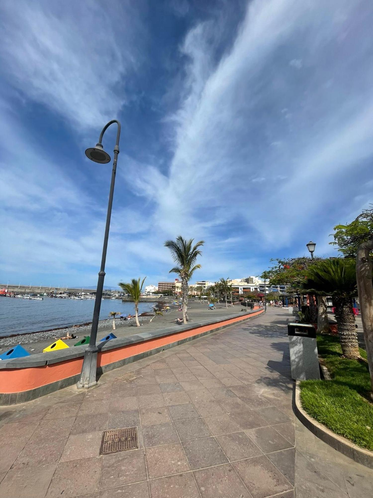 Seaside Paradise - 2 Bedroom Apartment With Ocean Views & Air Conditioning In Playa San Juan Esterno foto
