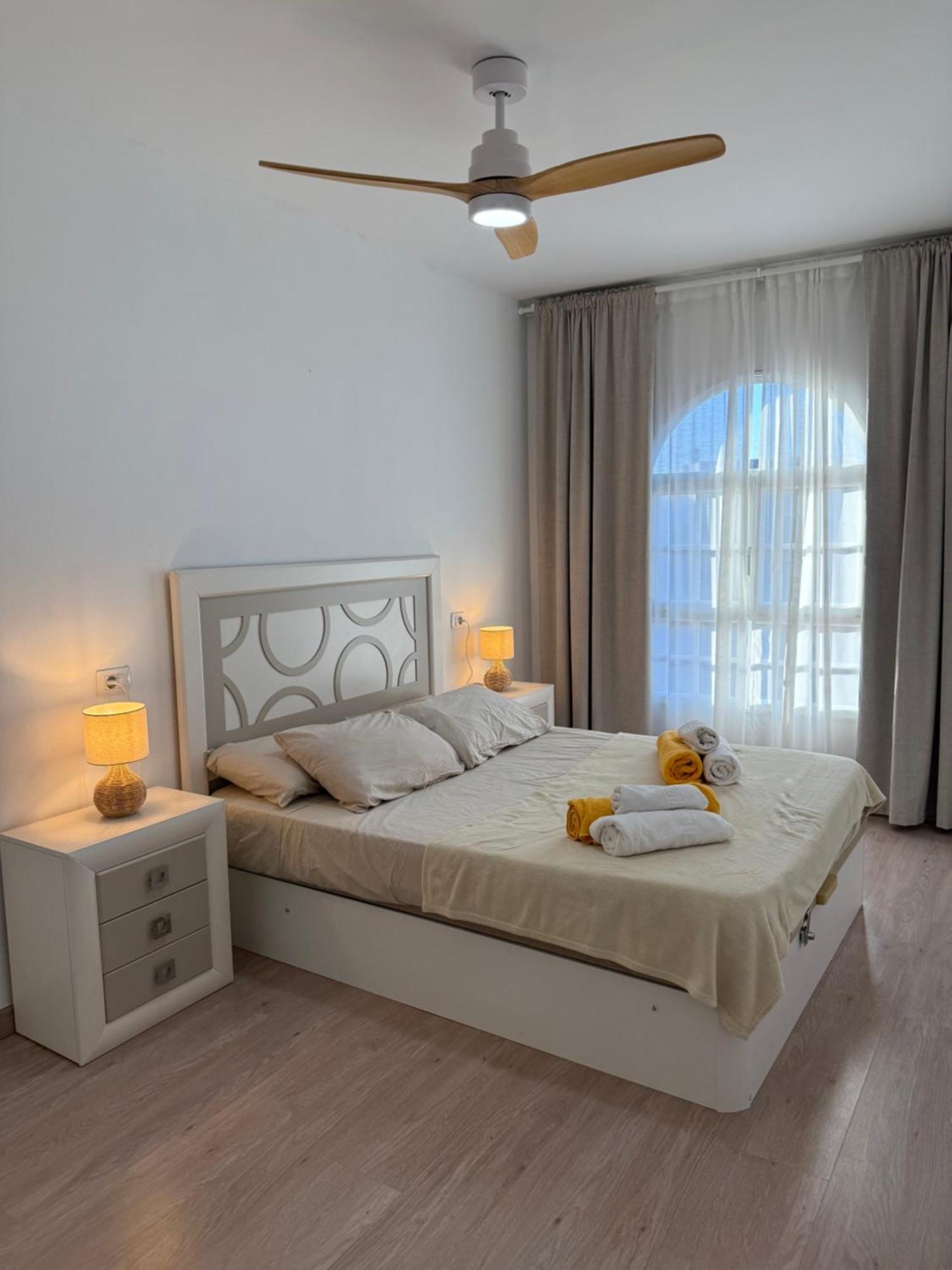 Seaside Paradise - 2 Bedroom Apartment With Ocean Views & Air Conditioning In Playa San Juan Esterno foto