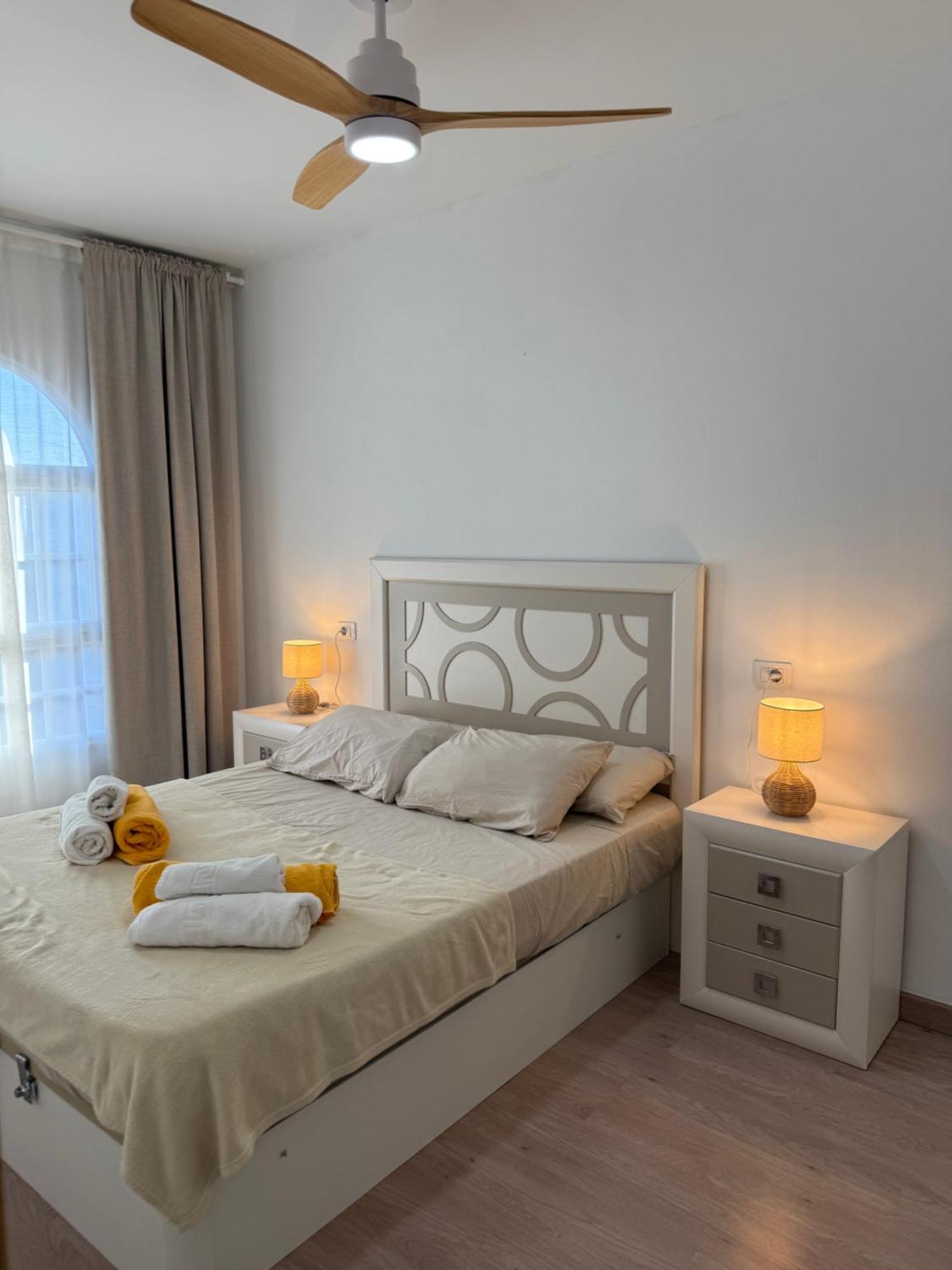 Seaside Paradise - 2 Bedroom Apartment With Ocean Views & Air Conditioning In Playa San Juan Esterno foto